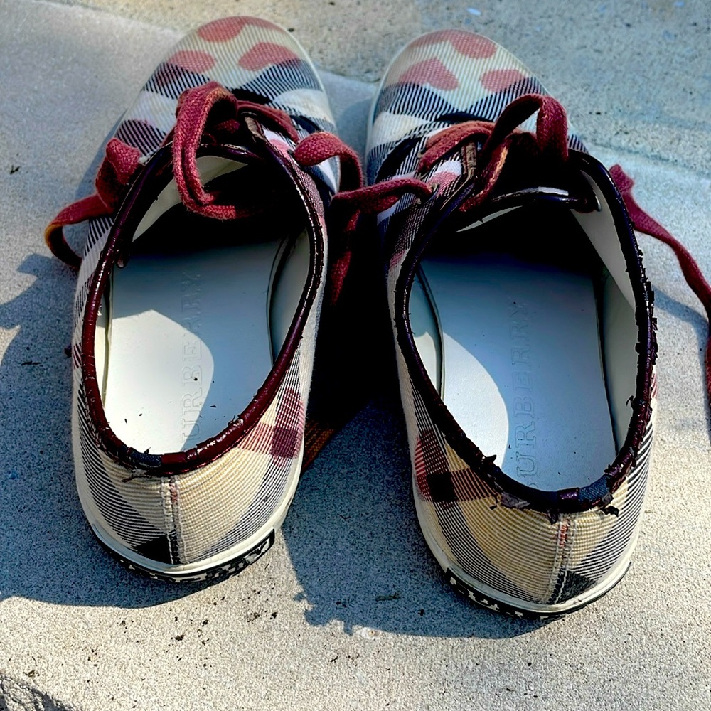 Women’s size 7 Burberry sneakers